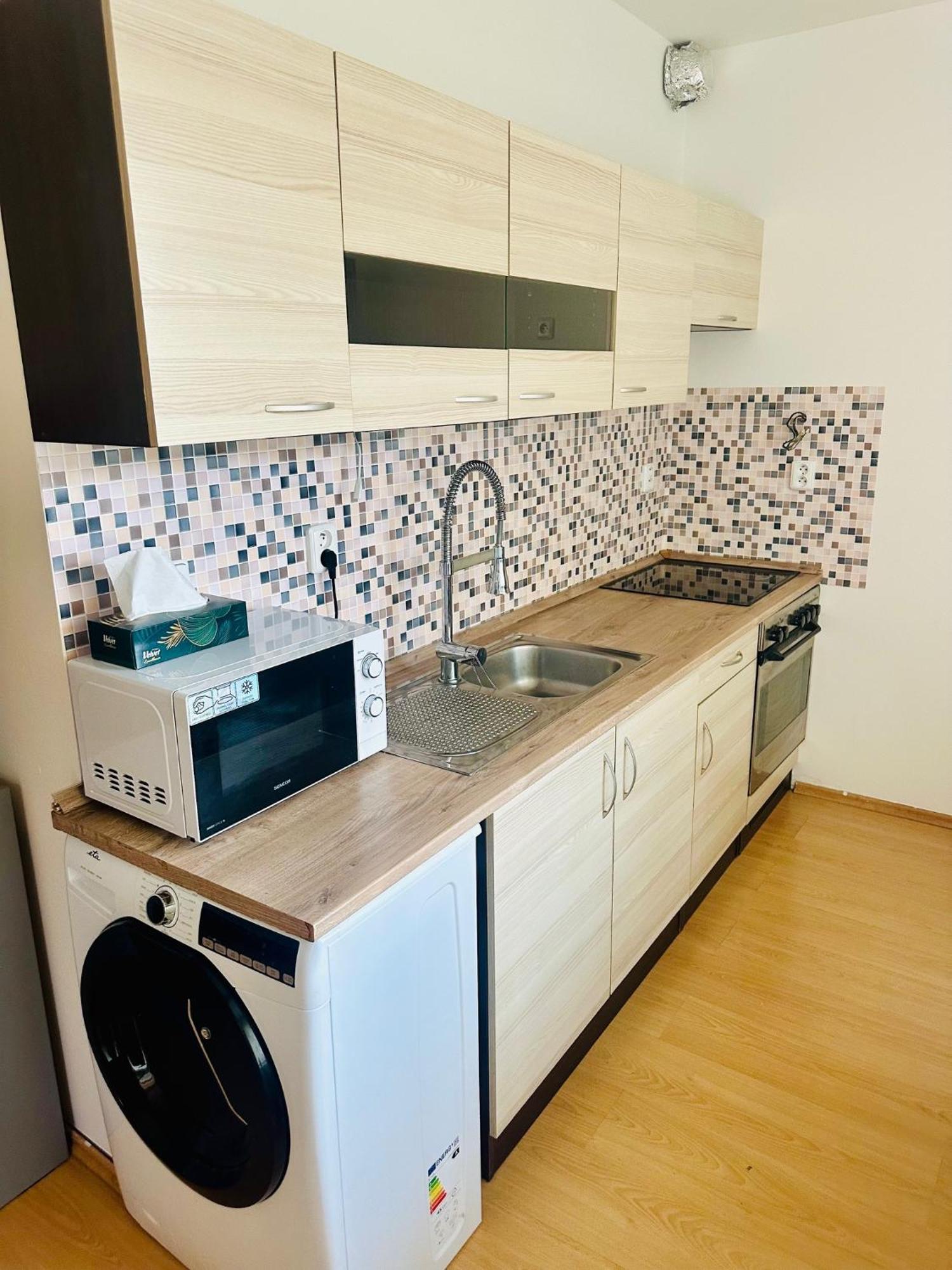 Small Flat, Great Location Apartment